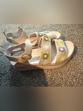 Platform hey dude sandals size W11